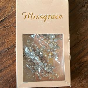 Bridal hair accessories